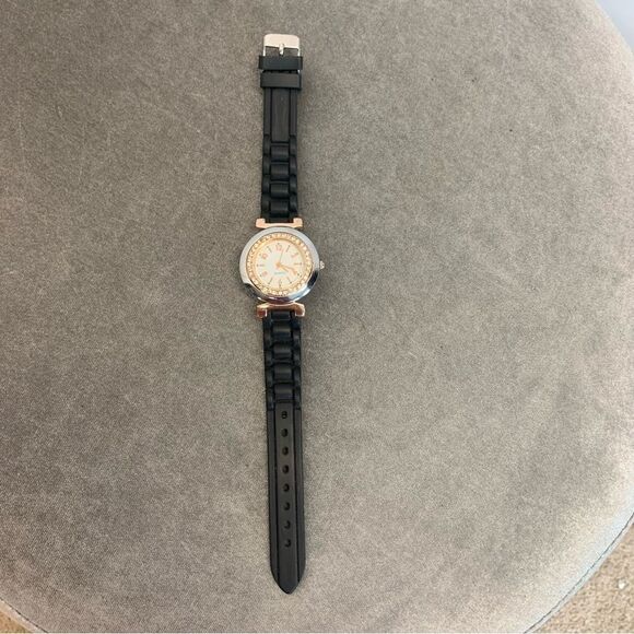 QUARTZ black rubber band round face rhinestone watch - Picture 3 of 6